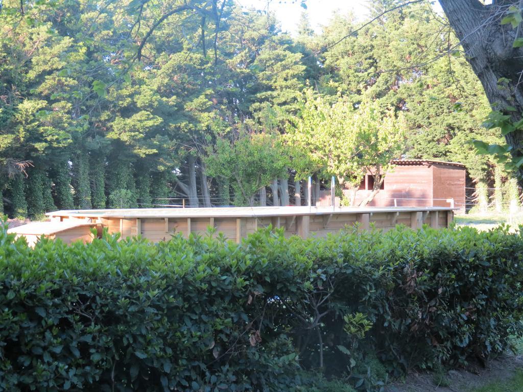 B&B Mas Les Lecques Beaucaire  Exterior foto